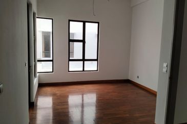 3 Storey Cluster House at The Canal Garden, Horizon Hills for sale