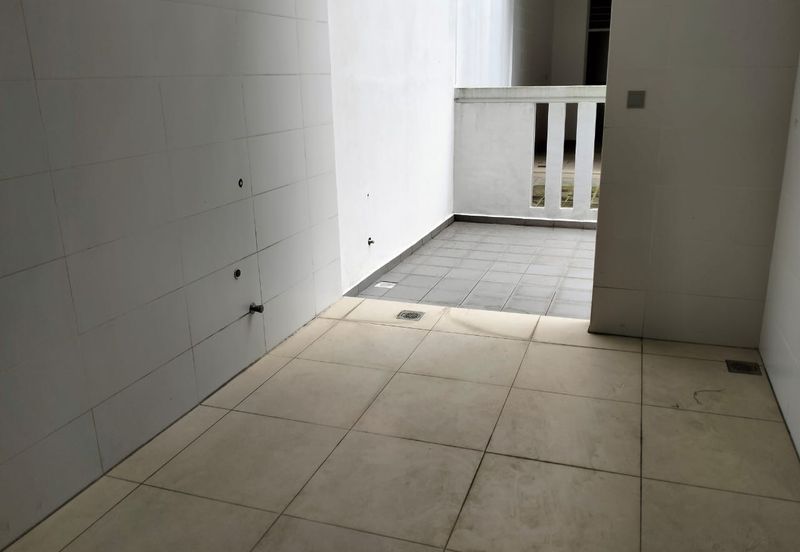 3 Storey Cluster House at The Canal Garden, Horizon Hills for sale