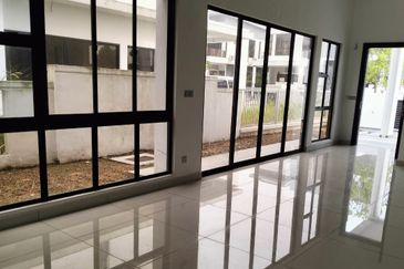 3 Storey Cluster House at The Canal Garden, Horizon Hills for sale