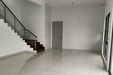 3 Storey Cluster House at The Canal Garden, Horizon Hills for sale