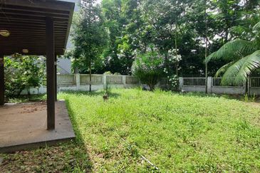 3-Storey Bungalow at The Hills, Horizon Hills for sale