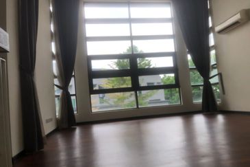 3-Storey Bungalow at The Hills, Horizon Hills for sale