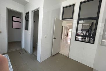 2-Storey End Lot Terrace House at The Valley West, Horizon Hills for sale