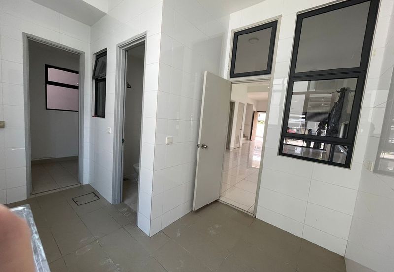 2-Storey End Lot Terrace House at The Valley West, Horizon Hills for sale