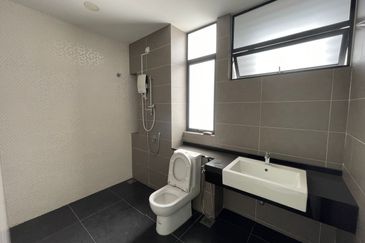 2-Storey End Lot Terrace House at The Valley West, Horizon Hills for sale