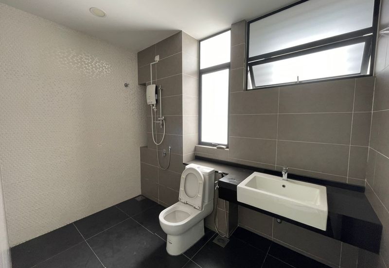 2-Storey End Lot Terrace House at The Valley West, Horizon Hills for sale