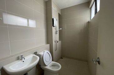 2-Storey End Lot Terrace House at The Valley West, Horizon Hills for sale