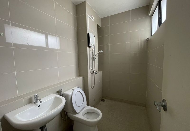 2-Storey End Lot Terrace House at The Valley West, Horizon Hills for sale