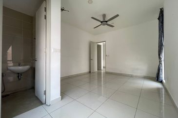 2-Storey End Lot Terrace House at The Valley West, Horizon Hills for sale