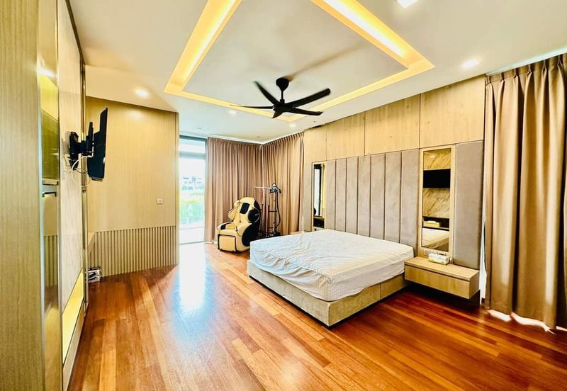 3 Storey SemiD good feng shui unit 