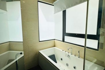 3 Storey SemiD good feng shui unit 