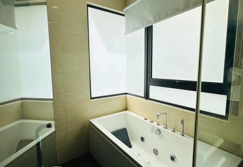 3 Storey SemiD good feng shui unit 