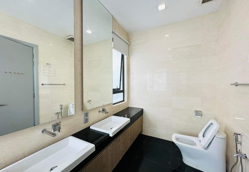 3 Storey SemiD good feng shui unit 