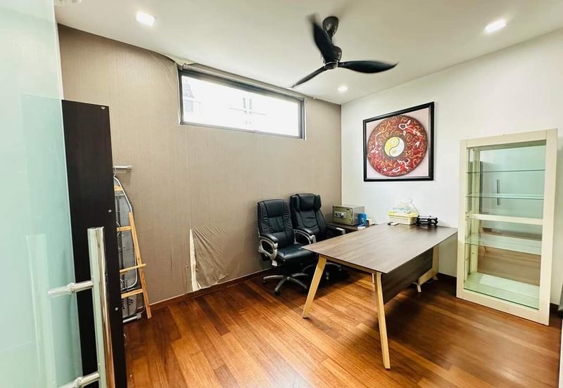 3 Storey SemiD good feng shui unit 