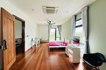 3 Storey SemiD good feng shui unit 