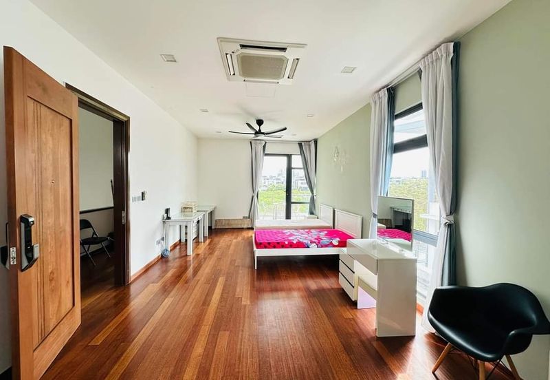 3 Storey SemiD good feng shui unit 