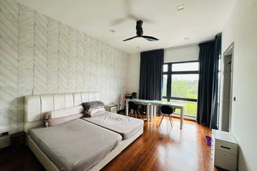 3 Storey SemiD good feng shui unit 