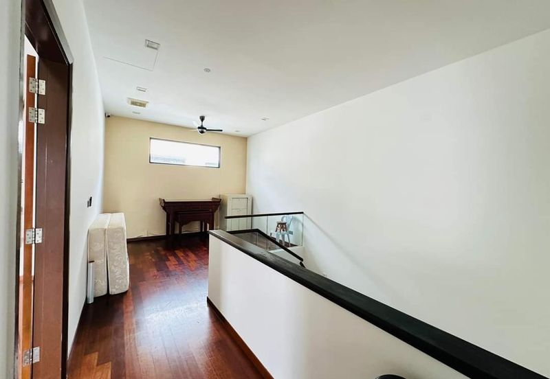 3 Storey SemiD good feng shui unit 