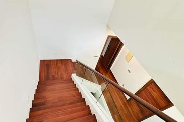 3 Storey SemiD good feng shui unit 