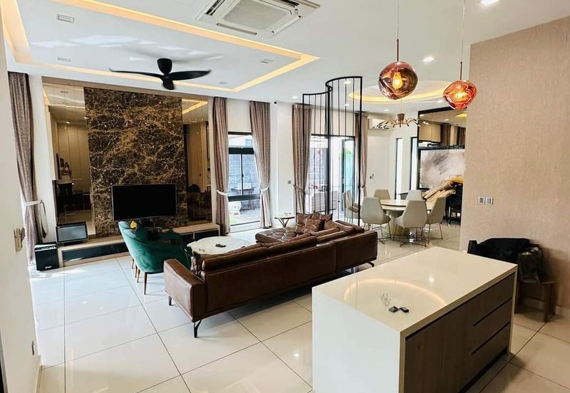 3 Storey SemiD good feng shui unit 