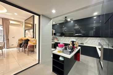 3 Storey SemiD good feng shui unit 