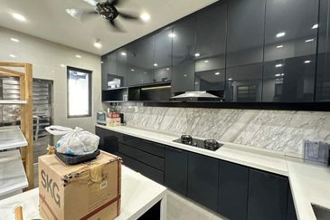 3 Storey SemiD good feng shui unit 