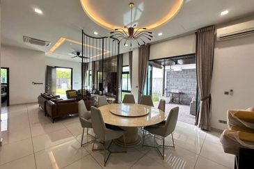 3 Storey SemiD good feng shui unit 