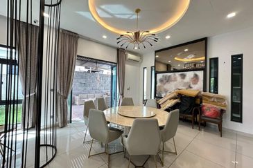 3 Storey SemiD good feng shui unit 