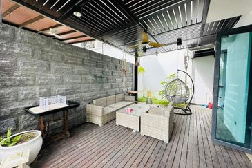 3 Storey SemiD good feng shui unit 