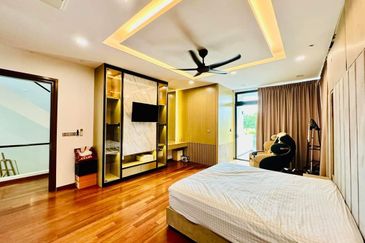 3 Storey SemiD good feng shui unit 