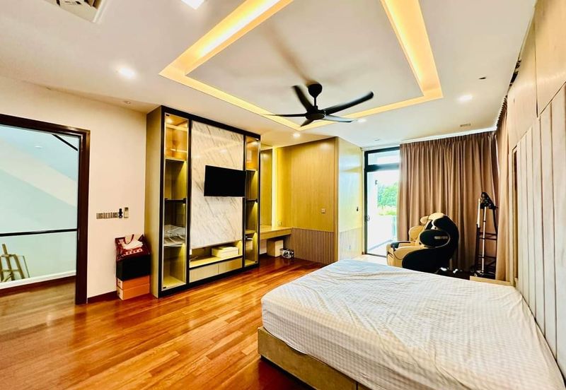 3 Storey SemiD good feng shui unit 