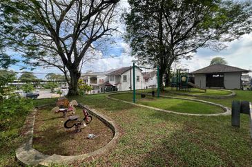 Mon Glori, , Bandar Baru Permas Jaya