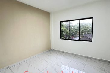 Lily & Jasmine Apartment