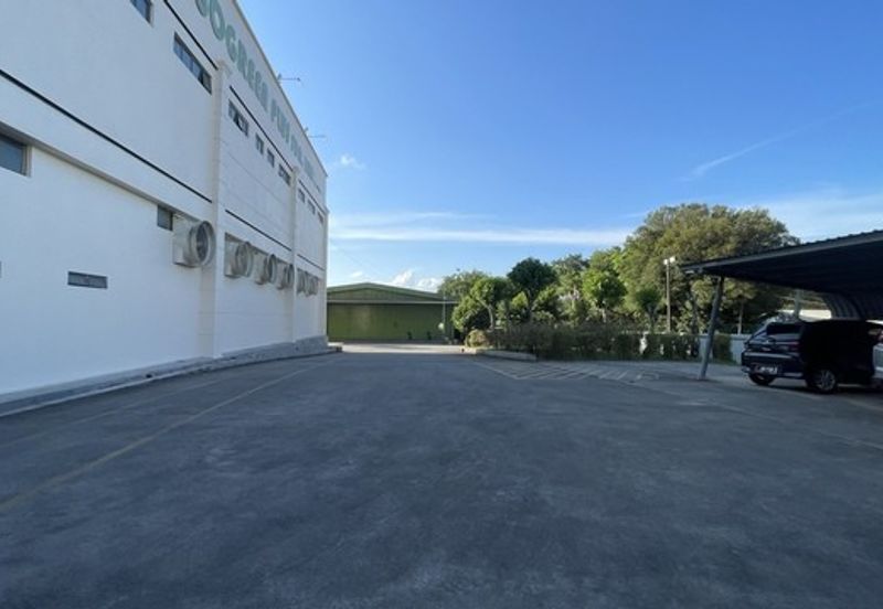 Kulai Kelapa Sawit Batu 24 Detached Factory for sale