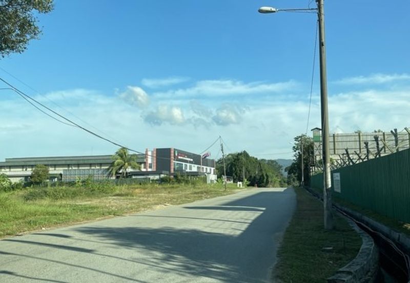 Kulai Kelapa Sawit Batu 24 Detached Factory for sale