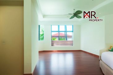 Bandar Laguna Merbok