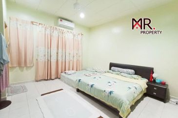 Bandar Laguna Merbok