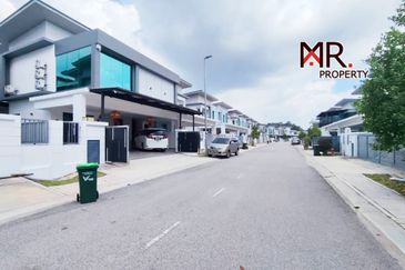 Sierra, Bukit Banyan