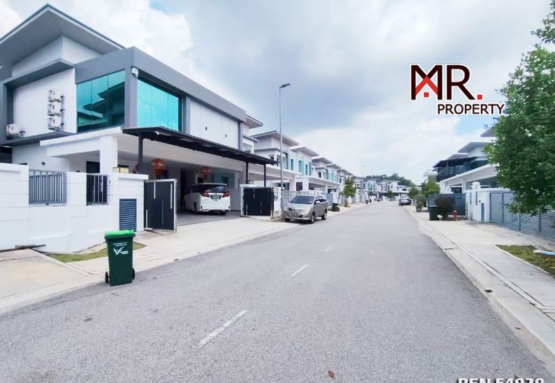 Sierra, Bukit Banyan