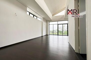 THE SOMERSET - COURTYARD