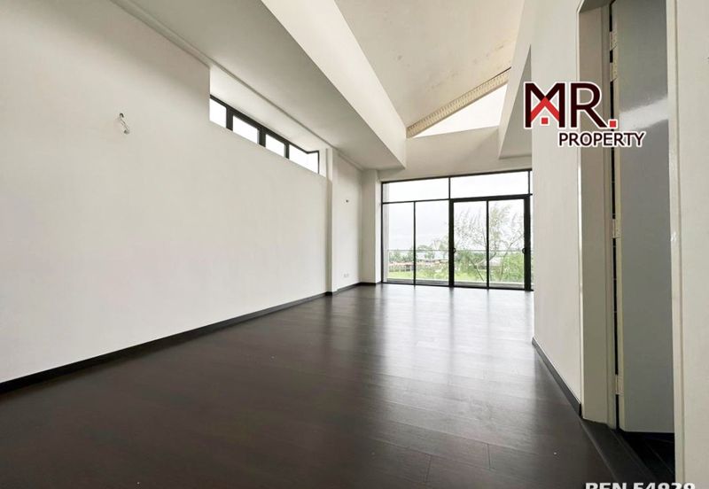 The Somerset -  Courtyard