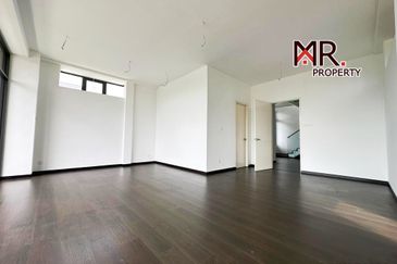 THE SOMERSET - COURTYARD