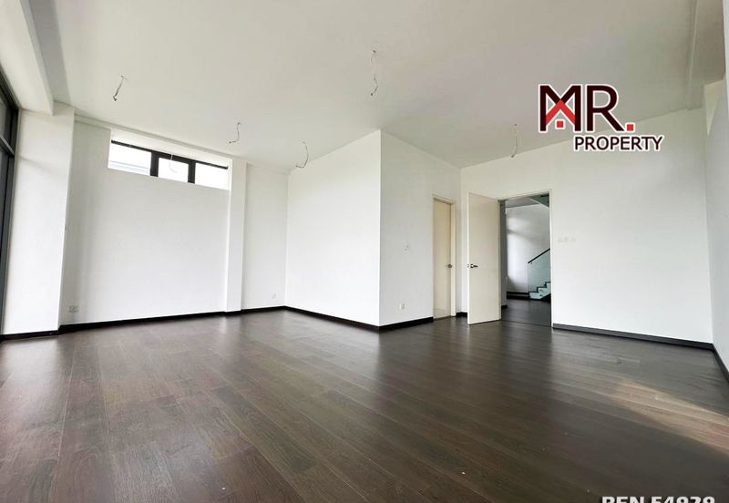 The Somerset -  Courtyard