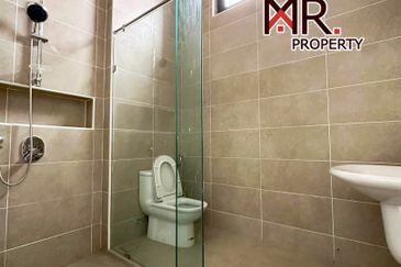 THE SOMERSET - COURTYARD