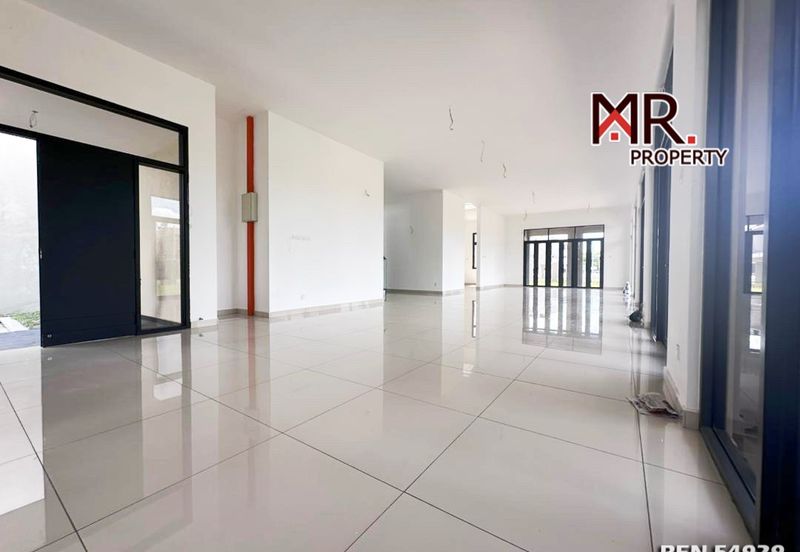 The Somerset -  Courtyard