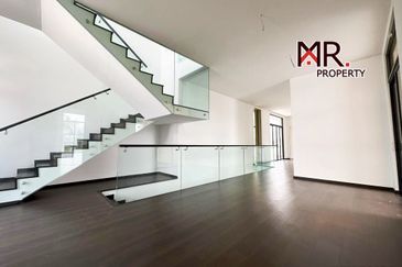 THE SOMERSET - COURTYARD