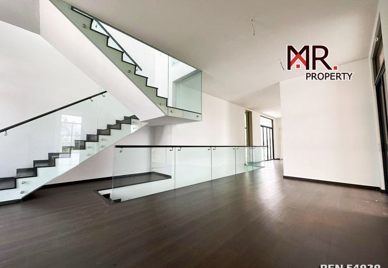 The Somerset -  Courtyard