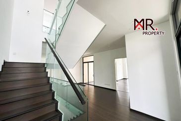 THE SOMERSET - COURTYARD