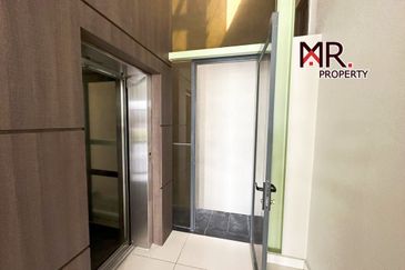 THE SOMERSET - COURTYARD