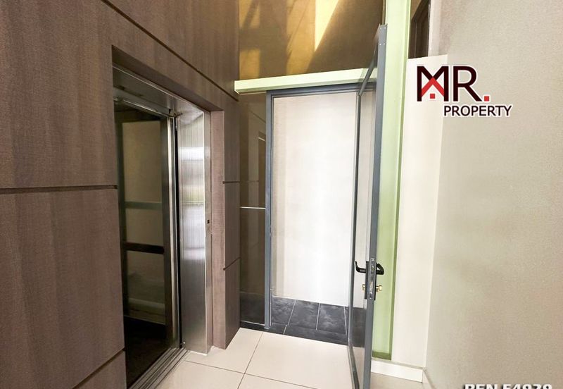 The Somerset -  Courtyard